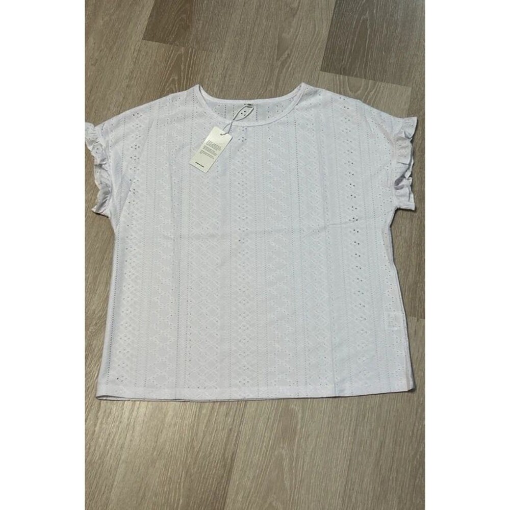 Amazon NWT  White Eyelet Ruffled Short Sleeve Casual Top sz Medium